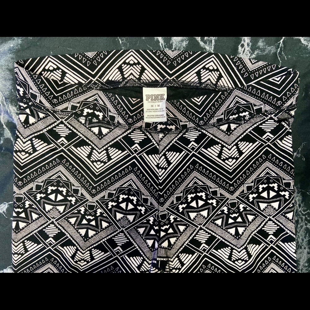PINK Black/White Tribal Print Everyday Leggings